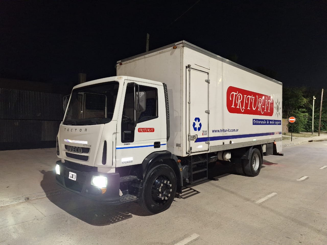 Unidad móvil realizando destrucción en sitio